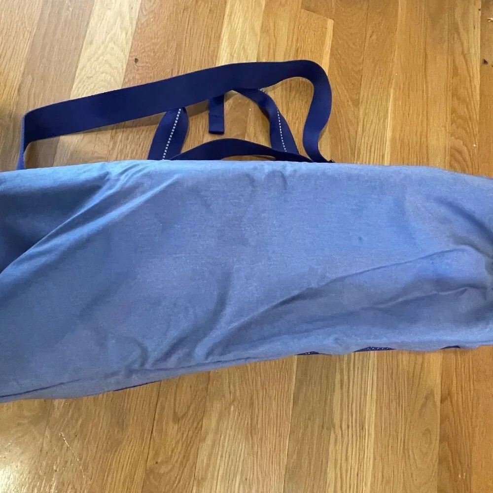 Oakley Sports Duffle Bag - Picture 3 of 6